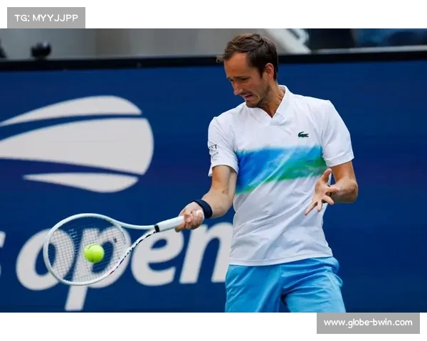 施特鲁夫直落两盘轻松晋级 德国老将在主场展现强劲实力